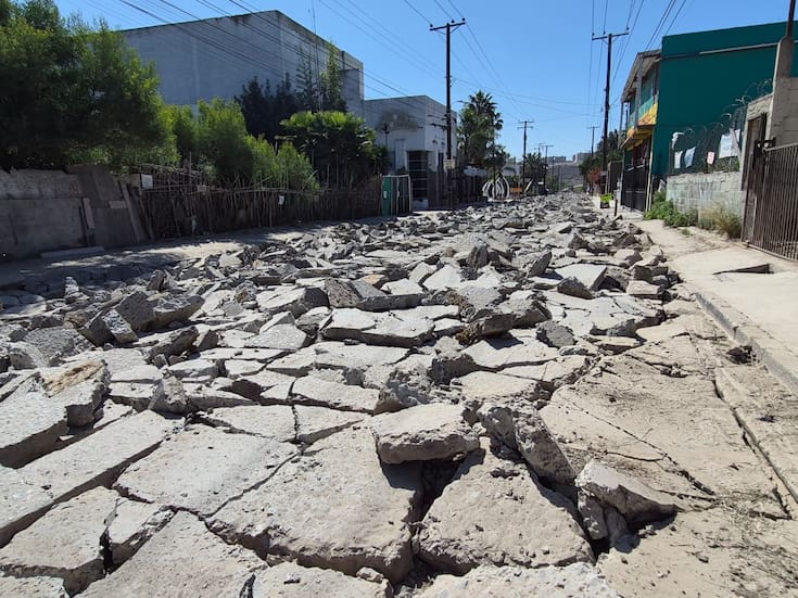 Obra de pavimentación en calle Miguel Hidalgo de La Gloria genera afectaciones a comercios y vecinos