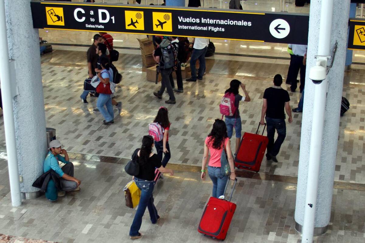 Estafan a 250 mexicanos con supuestas ofertas de trabajo en Canadá; se enteraron en el aeropuerto de CDMX