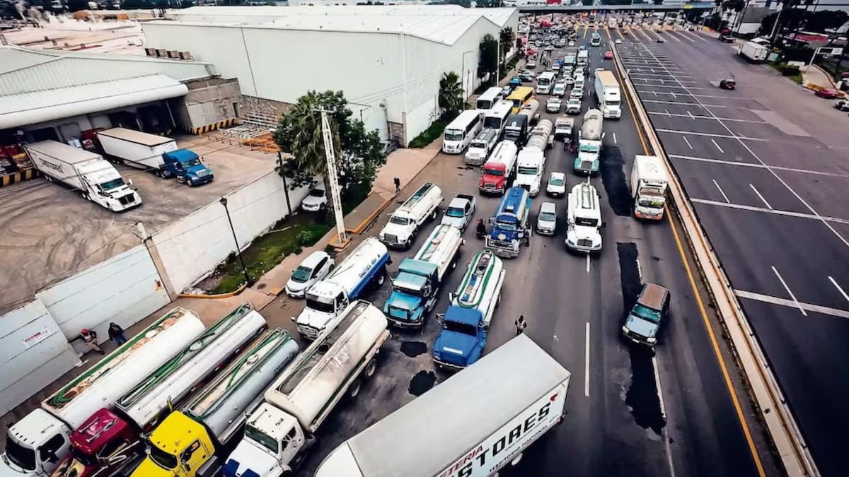 El paro nacional provocará cierres en autopistas principales, generando retrasos y congestionamiento en varias rutas. /El Universal