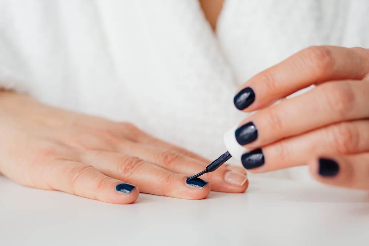 Cómo quitar esmalte de uñas sin quitaesmalte