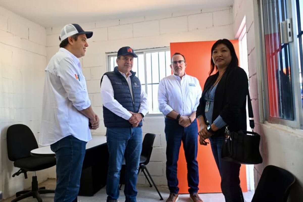 Entrega ‘Toño’ Astiazarán modernización de plaza y Centro de Castración y Salud Animal