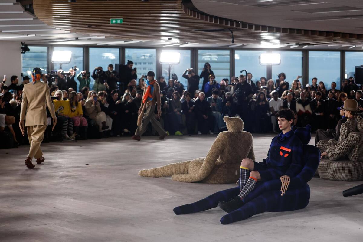 Extraterrestres se inmiscuyen en semana de la moda hombre parisina