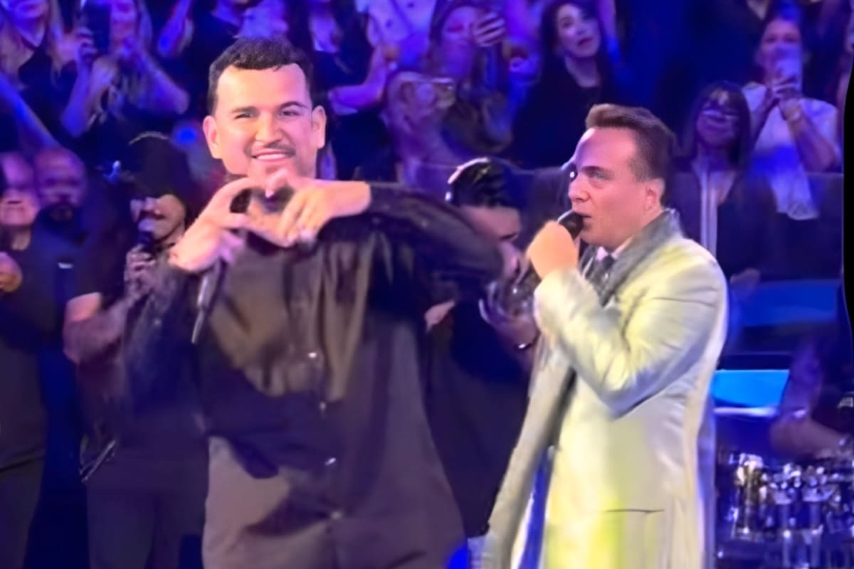 Edén Muñoz irrumpe en concierto de Cristian Castro y desata euforia al cantar “Azul” en el Domo Care (VIDEO)