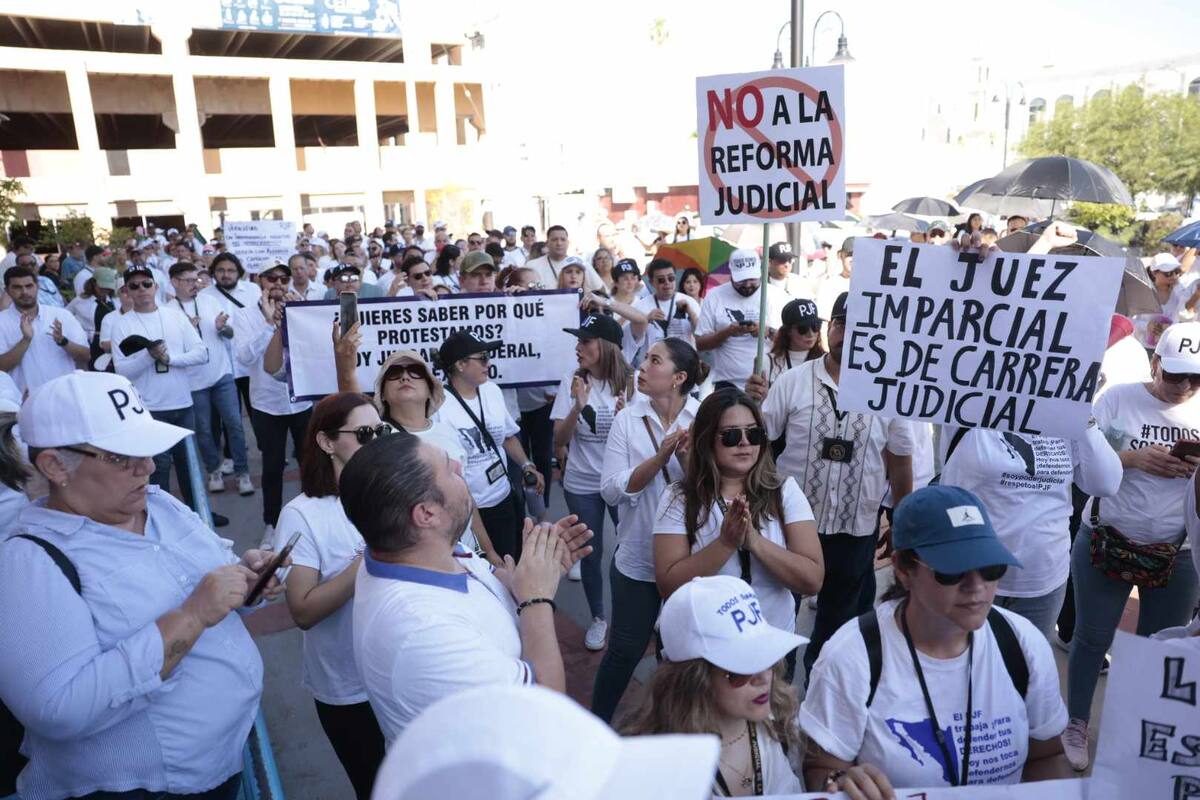Trabajadores del Poder Judicial exigen diálogo sobre la Reforma Judicial en manifestación frente a Palacio de Gobierno