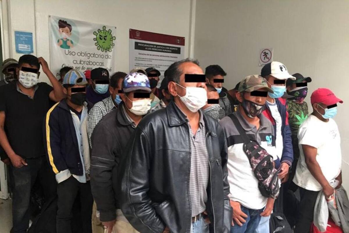 En Naucalpan detuvieron a 33 personas con palos, tubos y dinero en efectivo