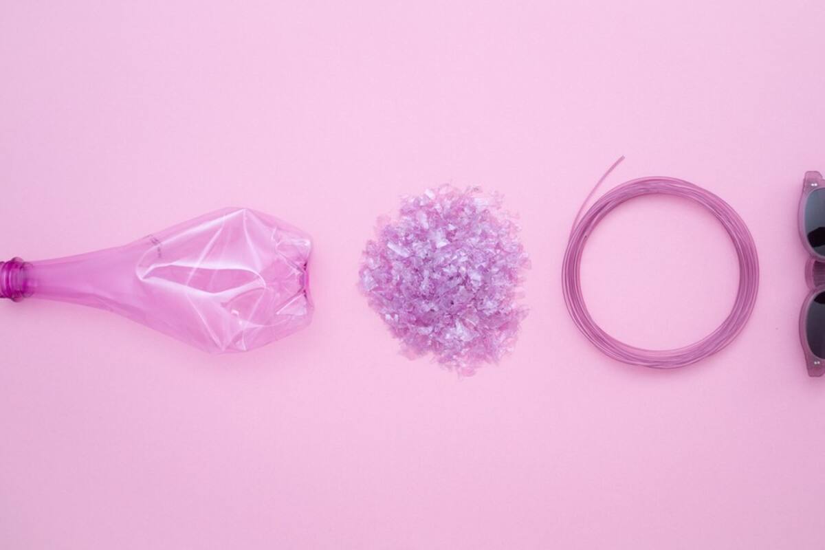 Los coloridos lentes hechos con botellas de plástico recicladas