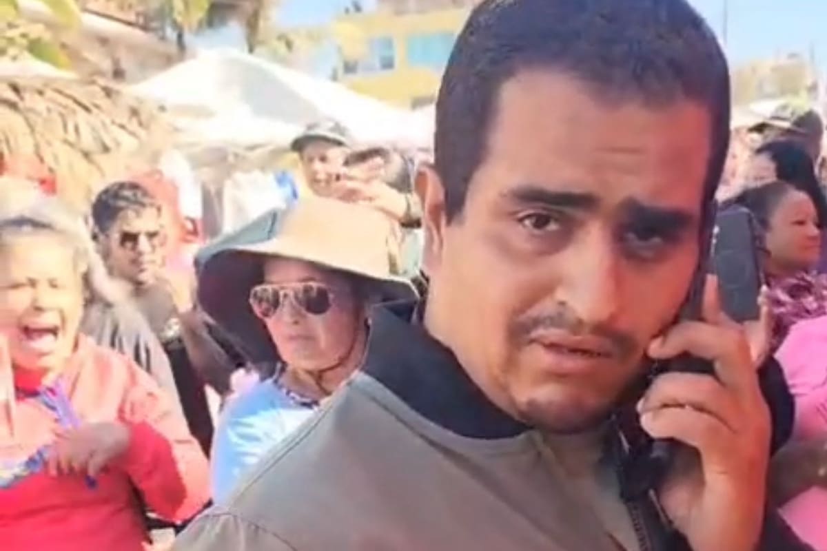 Corren a gritos a encargado de la Dirección de Verificación en Rosarito