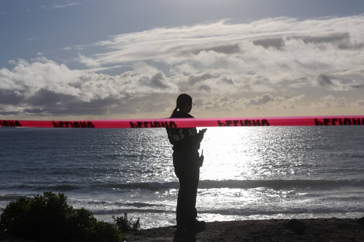 Mar arroja el cuerpo de un hombre en playas de Tijuana
