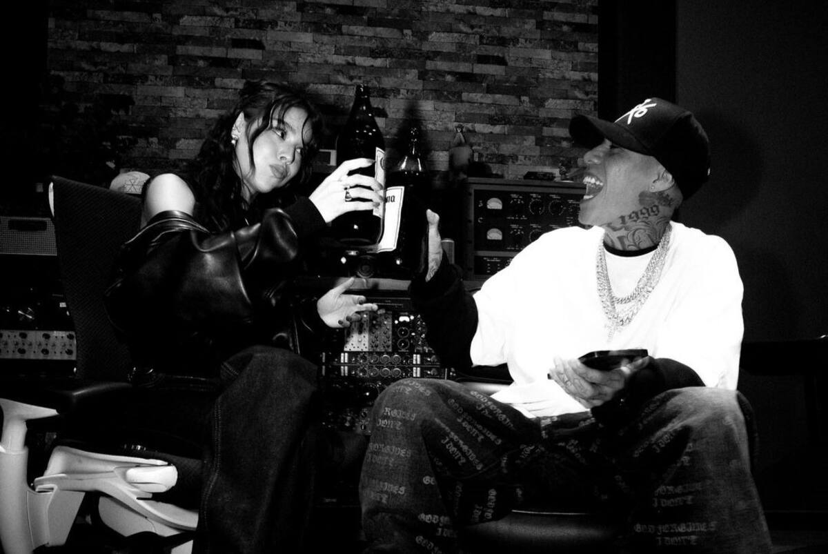 La imagen de los famosos tomando cerveza impactó a sus seguidores.