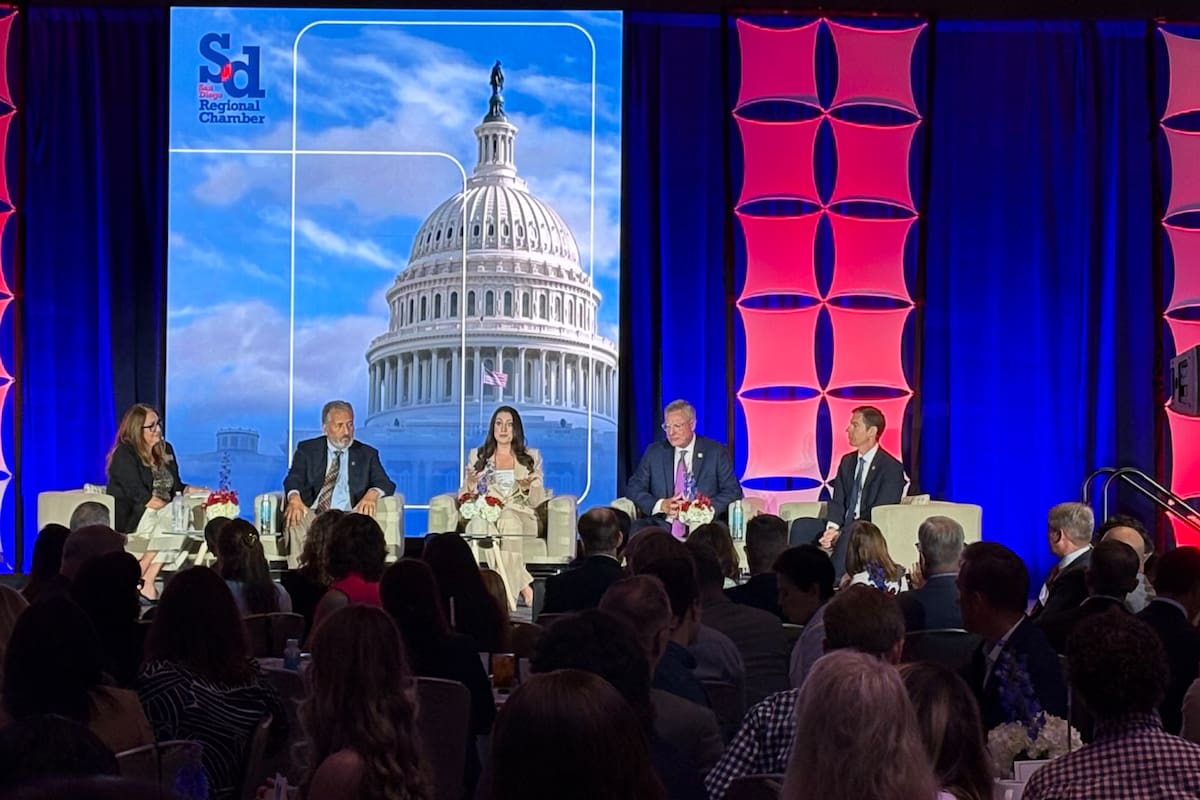 Inmigración y economía los principales temas entre congresistas y líderes empresariales de San Diego