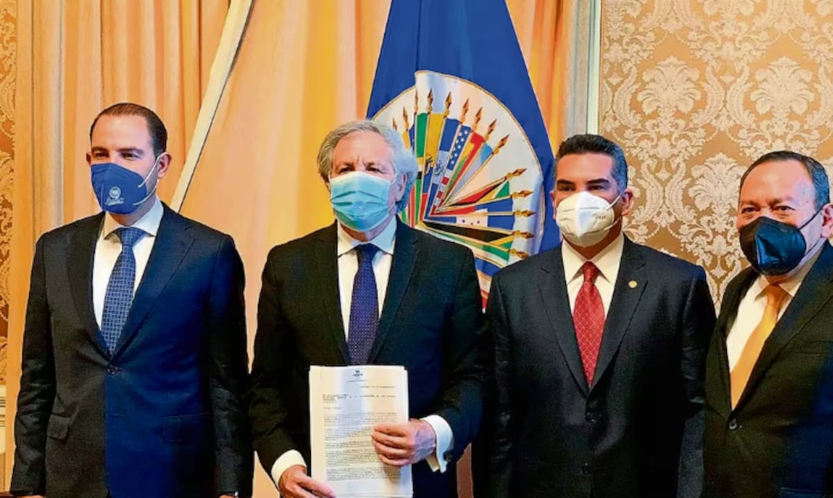 El 23 de agosto de 2021, una delegación integrada por Marko Cortés Mendoza, entonces dirigente nacional del PAN; Alejandro Moreno Cárdenas, presidente nacional del PRI, y Jesús Zambrano Grijalva, dirigente nacional del PRD acudió a Washington D.C. con un expediente de 53 páginas que denunciaba actos criminales en las elecciones. | Crédito: El Universal