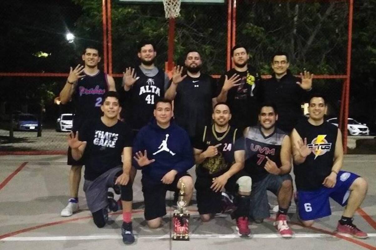 Chapulines alzan cetro en basquet del Pitic