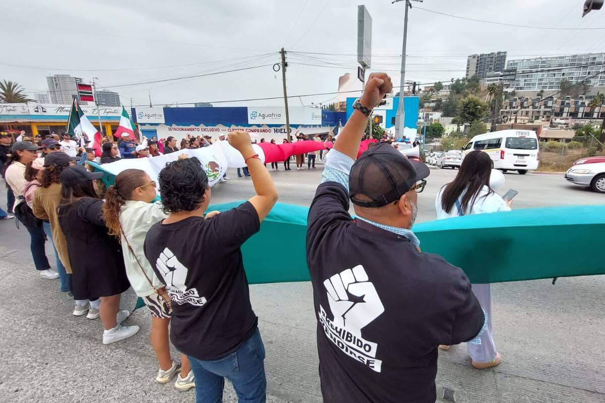Trabajadores del PJF bloquean bulevar Cuauhtémoc Sur en protesta