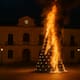 Pobladores queman el árbol de Navidad y toman el ayuntamiento en Morelos para exigir justicia tras el atropellamiento de un menor y un adulto por una patrulla municipal