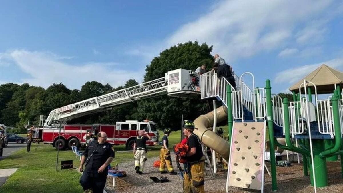 Finalmente, la operación culminó con éxito: el hombre fue liberado en un lapso aproximado de 30 minutos y puesto a salvo por los socorristas. Foto: Bomberos Vernon.