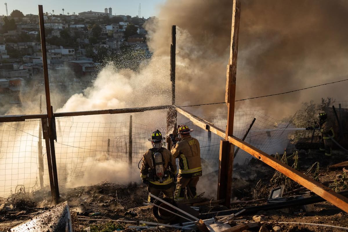 Incendio en vivienda de madera en la colonia Libertad moviliza a bomberos