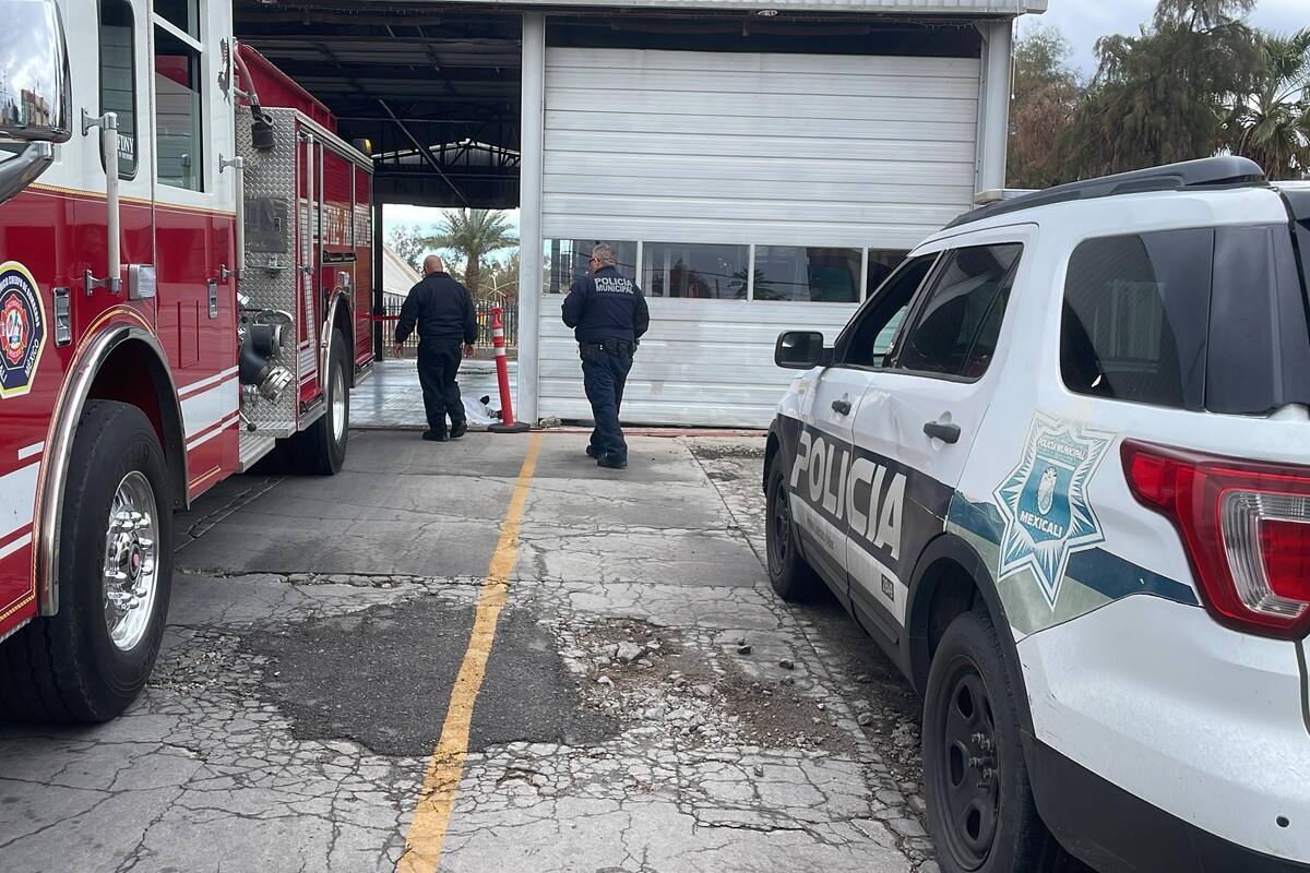 Hombre fallece por aparente paro cardíaco frente a estación de Bomberos