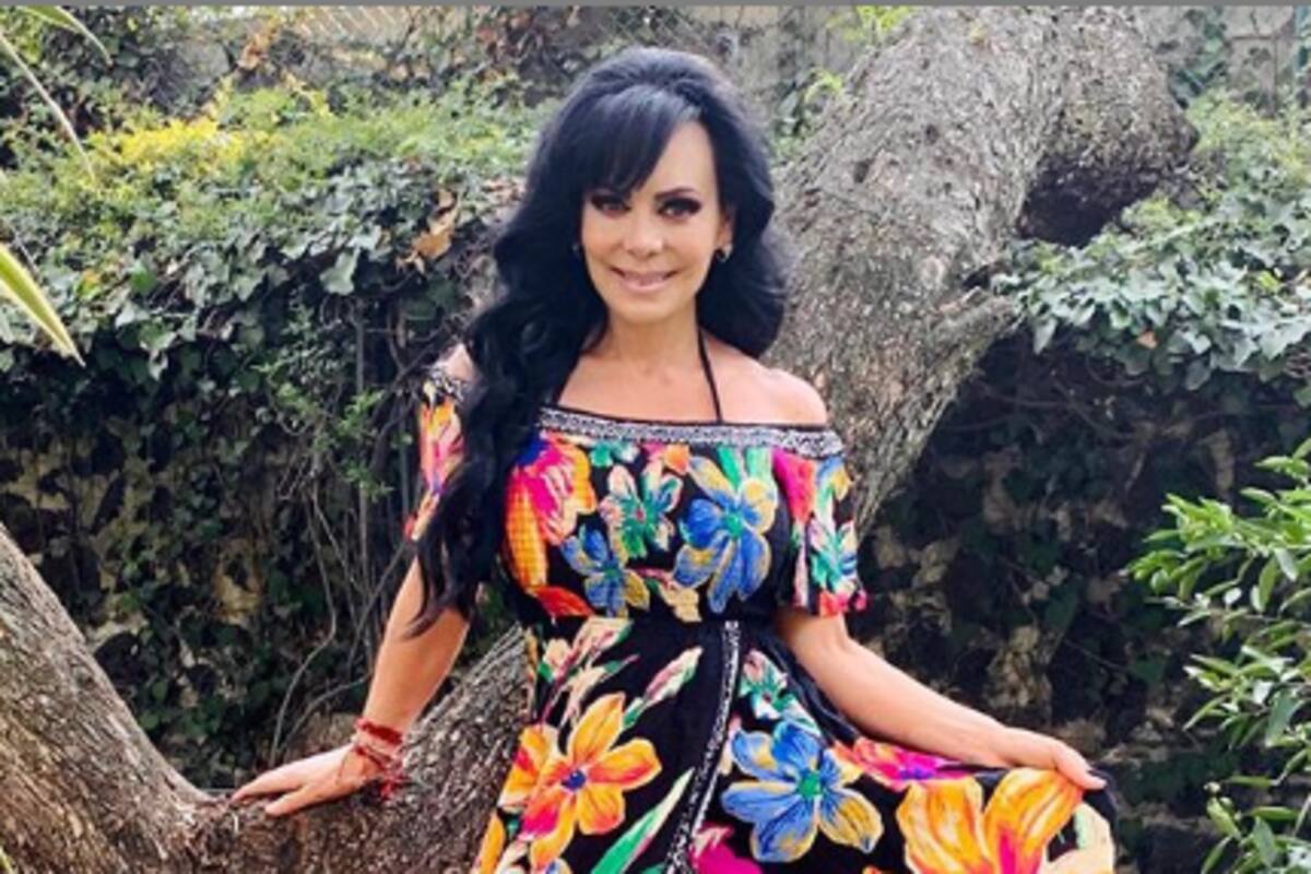 Maribel Guardia presume el movimiento de sus caderas en vestido corto