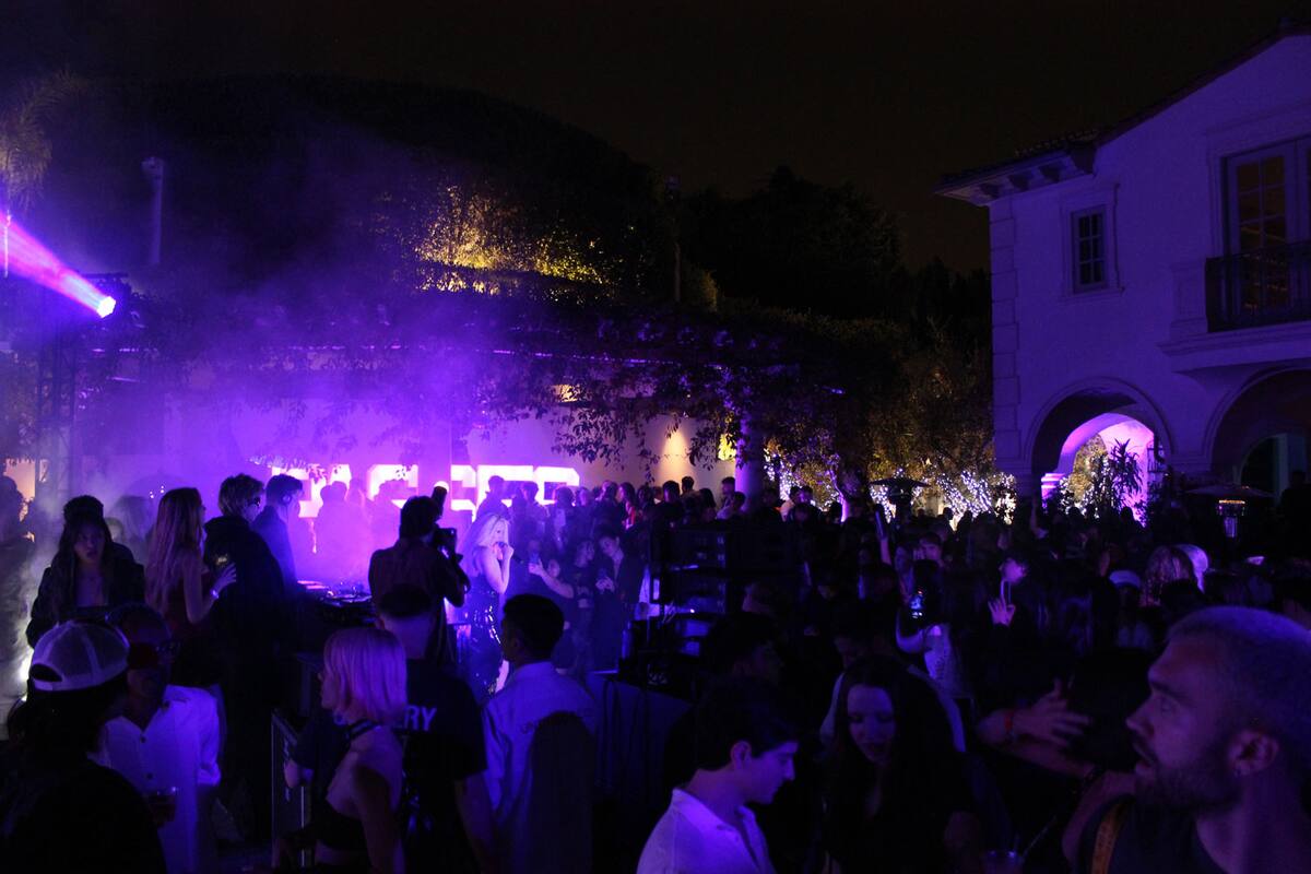 La fiesta contó con personalidades de Los Ángeles, y sus alrededores.