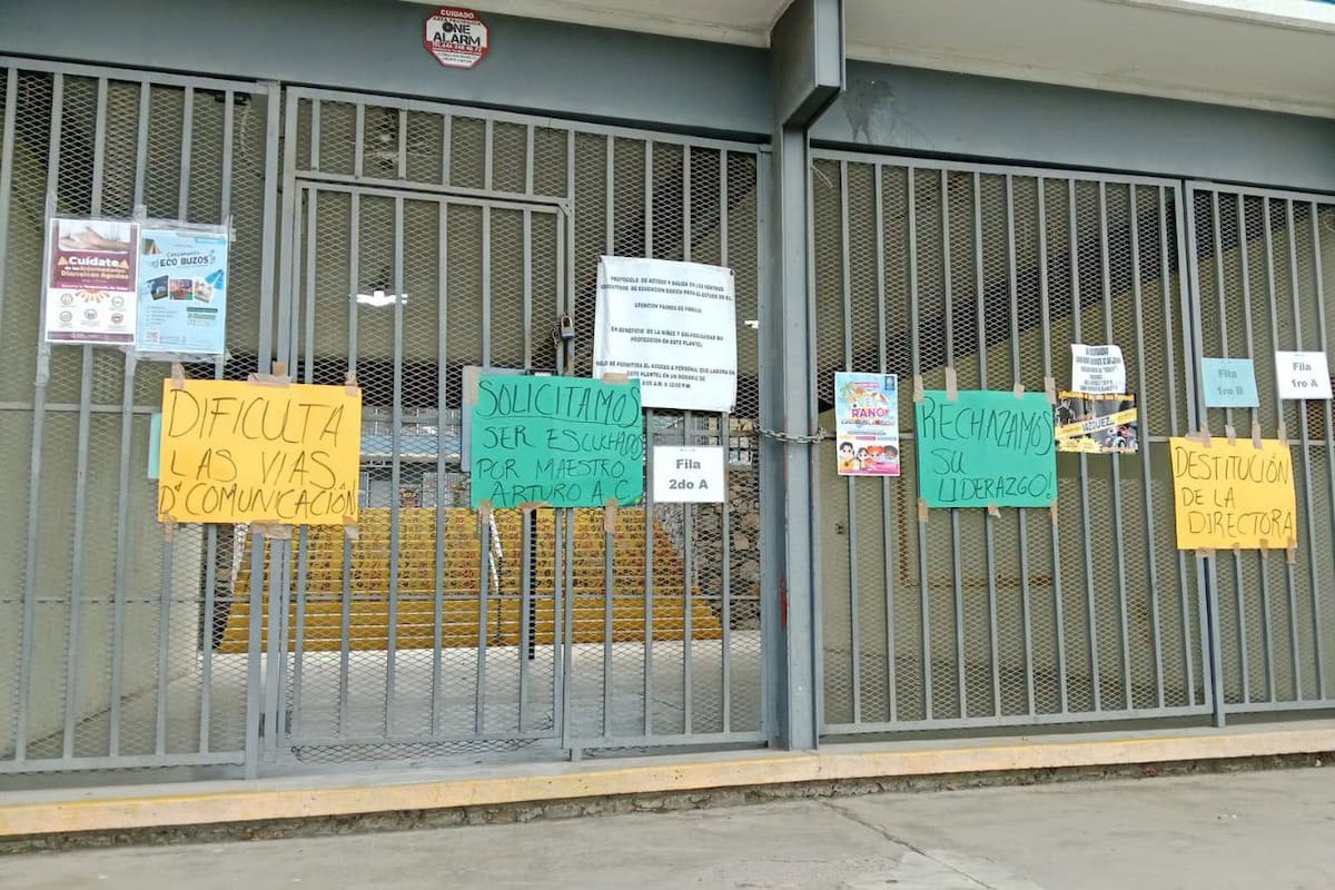 Padres cierran primaria “Héroes de Baja California” por inconformidades con la directora