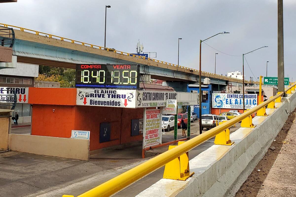 Sufre "caída" el peso en casas de cambio