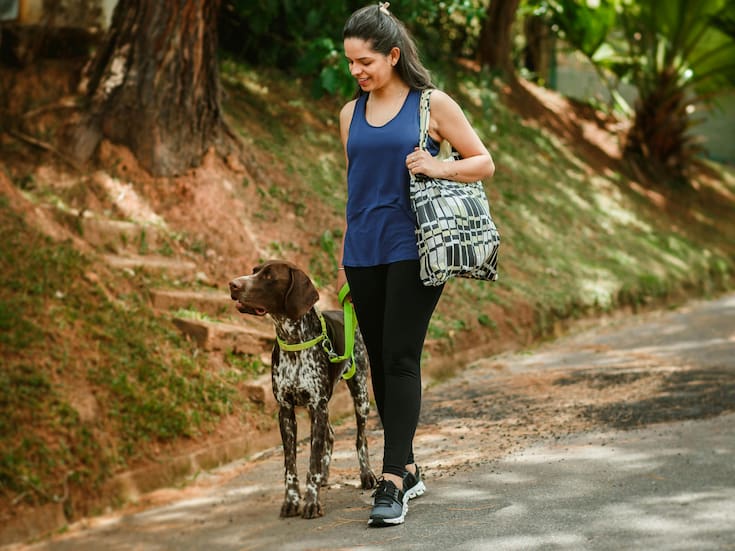 Caminar en ayunas o después de comer: qué dice la evidencia y cómo aprovecharlo mejor