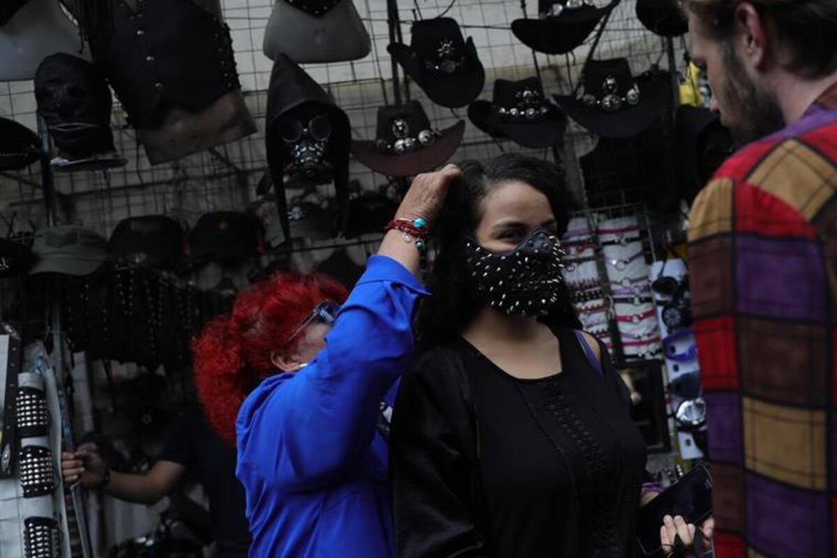 Mercadillo del Chopo: oasis roquero en medio de la vorágine mexicana