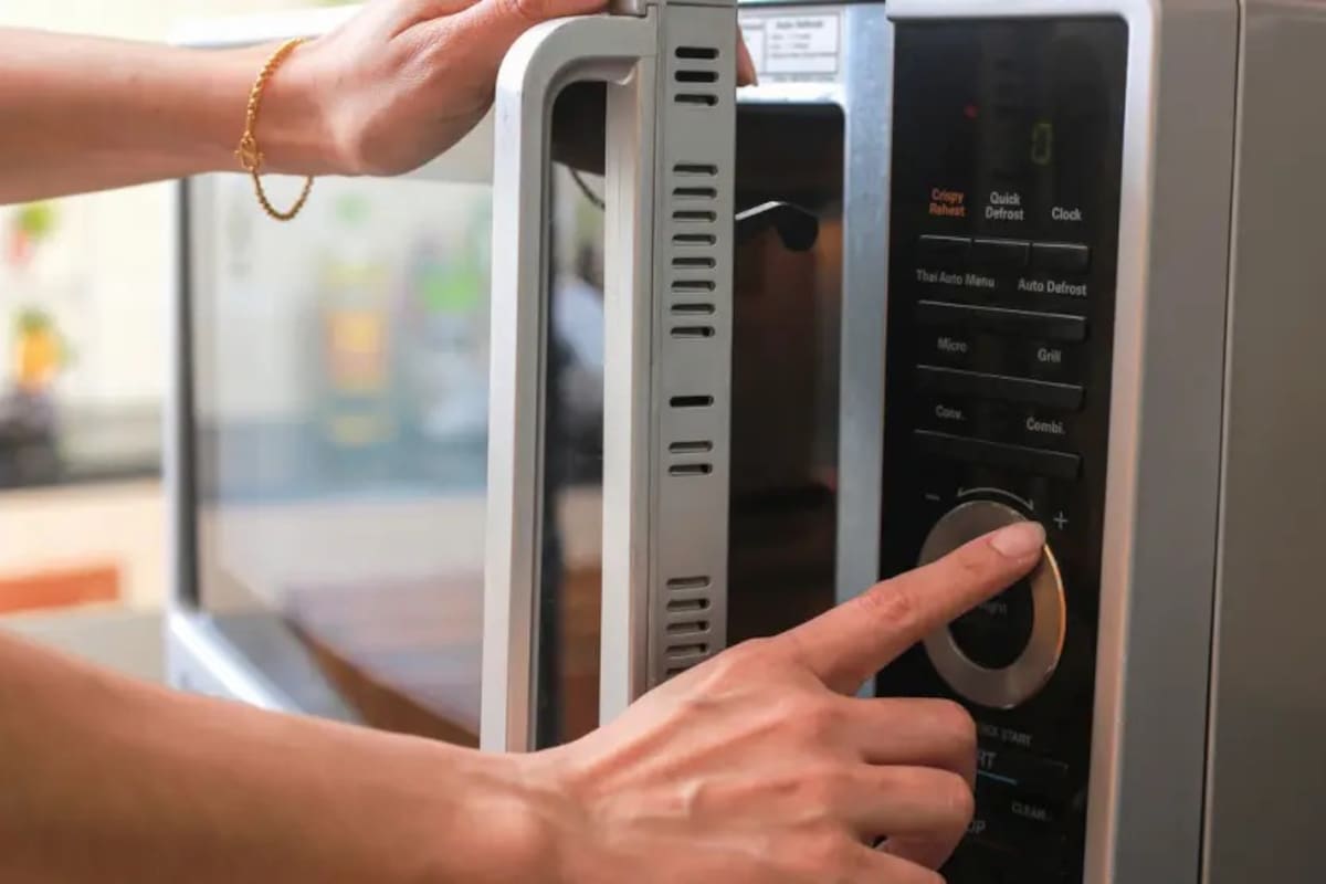 ¿Es verdad que el microondas destruye los nutrientes de la comida? Esto dice la ciencia