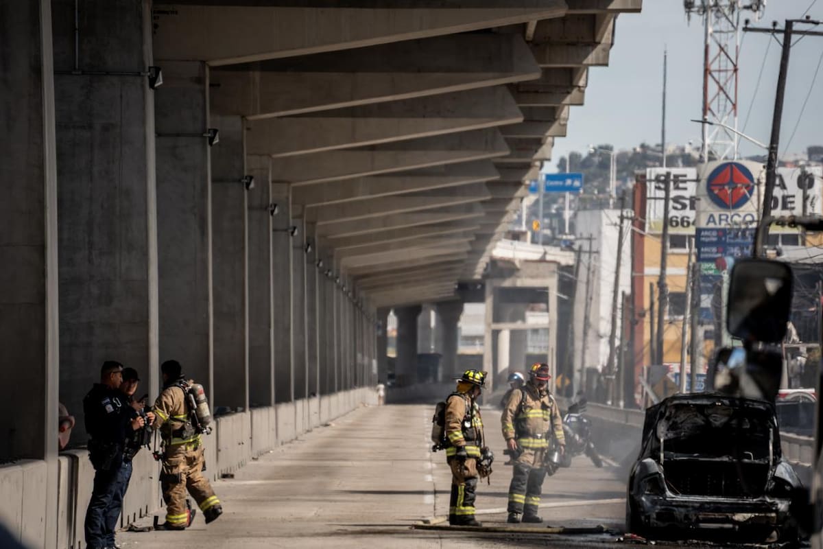 Queman otro carro en la avenida Internacional
