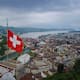 Suiza vota si fija un límite de 10 millones de habitantes para frenar la presión sobre vivienda, transporte y servicios públicos, en una decisión histórica que podría afectar su economía y su relación con Europa