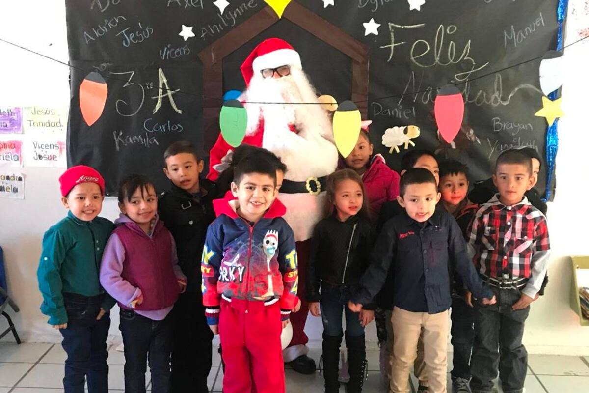 Lidia Isabel regala felicidad a niños al ‘convertirse’ cada año en Santaclós