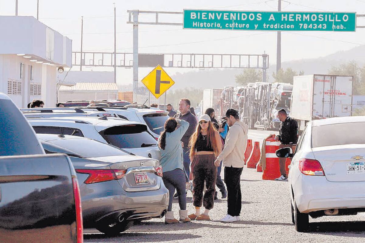 Llegan paisanos en caravana para evitar riesgo