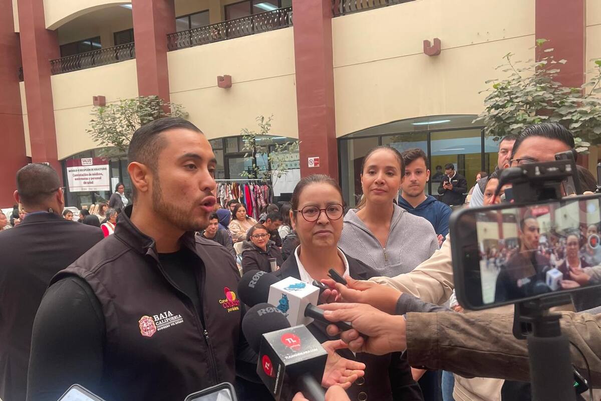 Reciben beca más de 400 estudiantes de Rosarito