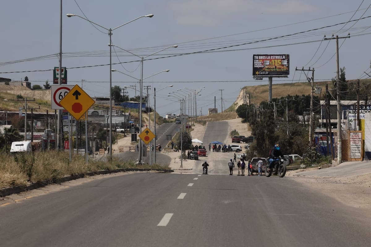 Los inconformes ampliaron la zona del bloqueo.