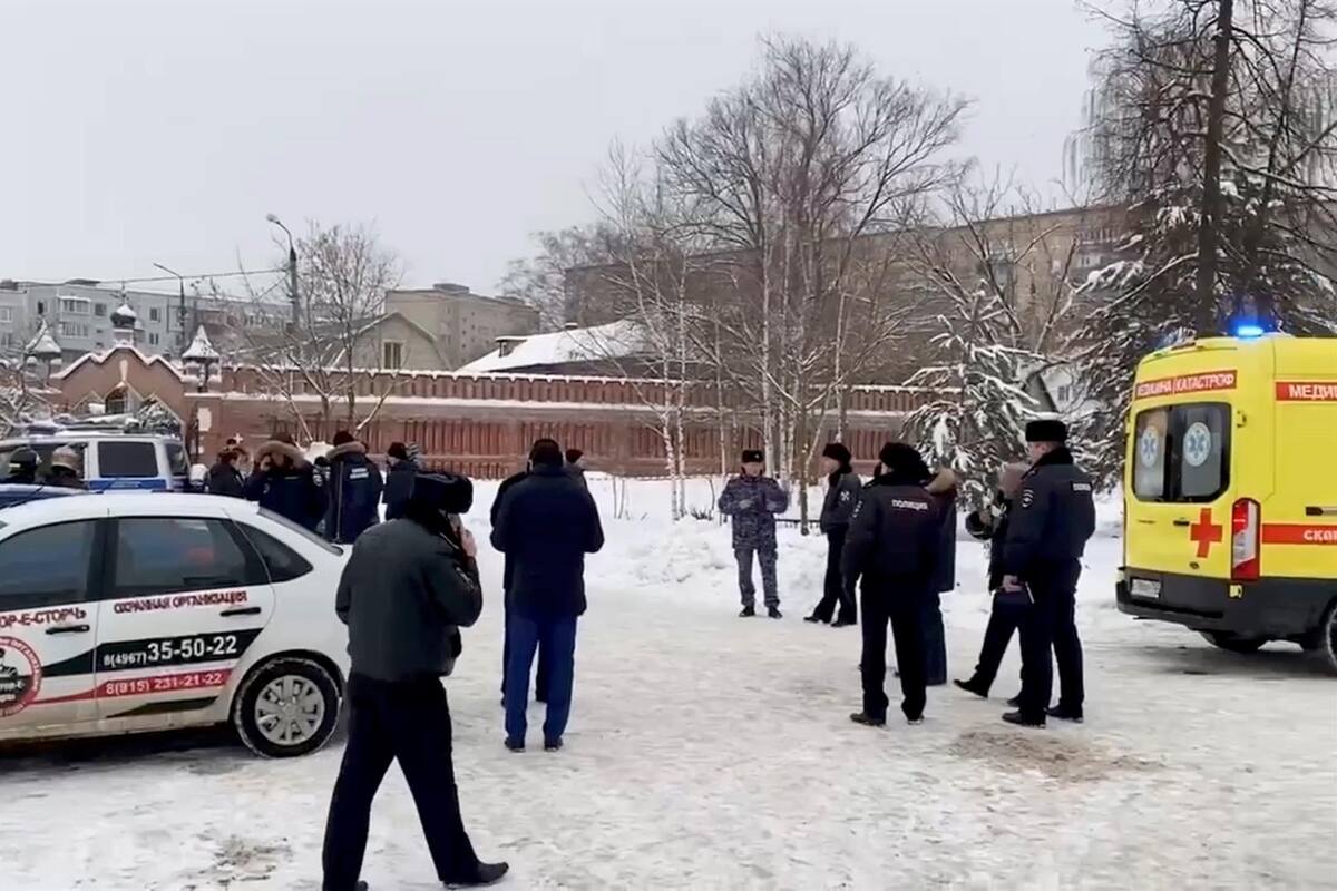 Atentado en escuela de Rusia deja once personas heridas; diez son menores de edad