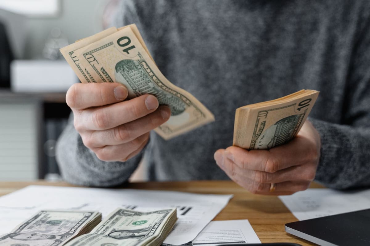 ¿Cuándo vender acciones? Claves del curso de Bolsa de Valores