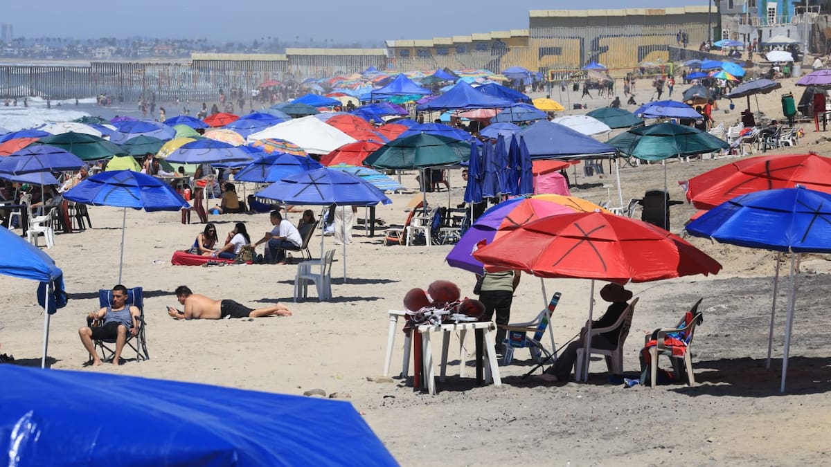 Disfrutan cientos de familias el Domingo de Pascua en Playas de Tijuana