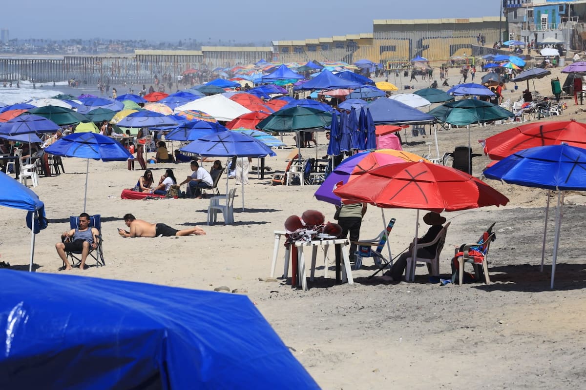 Disfrutan cientos de familias el Domingo de Pascua en Playas de Tijuana