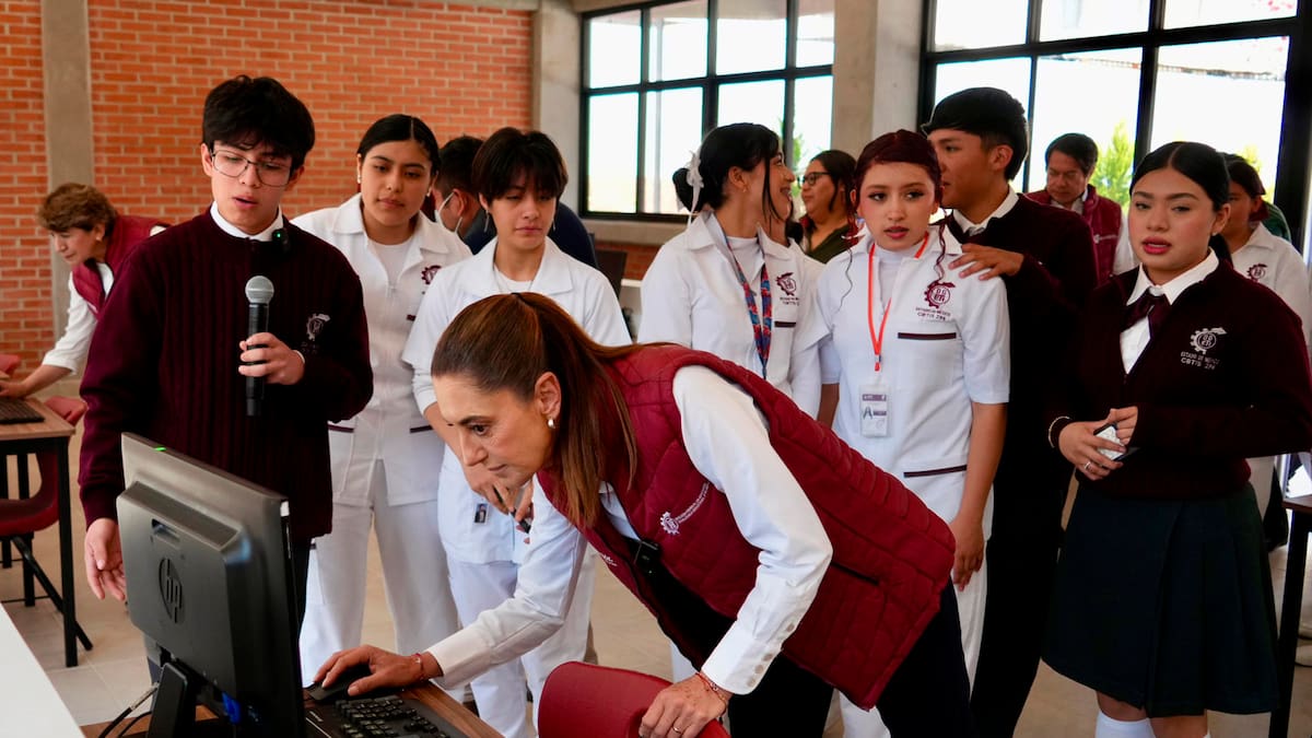 Sheinbaum llama a estudiantes del CBTis 296 a terminar la preparatoria y promete apoyo para evitar deserción, acoso y consumo de drogas