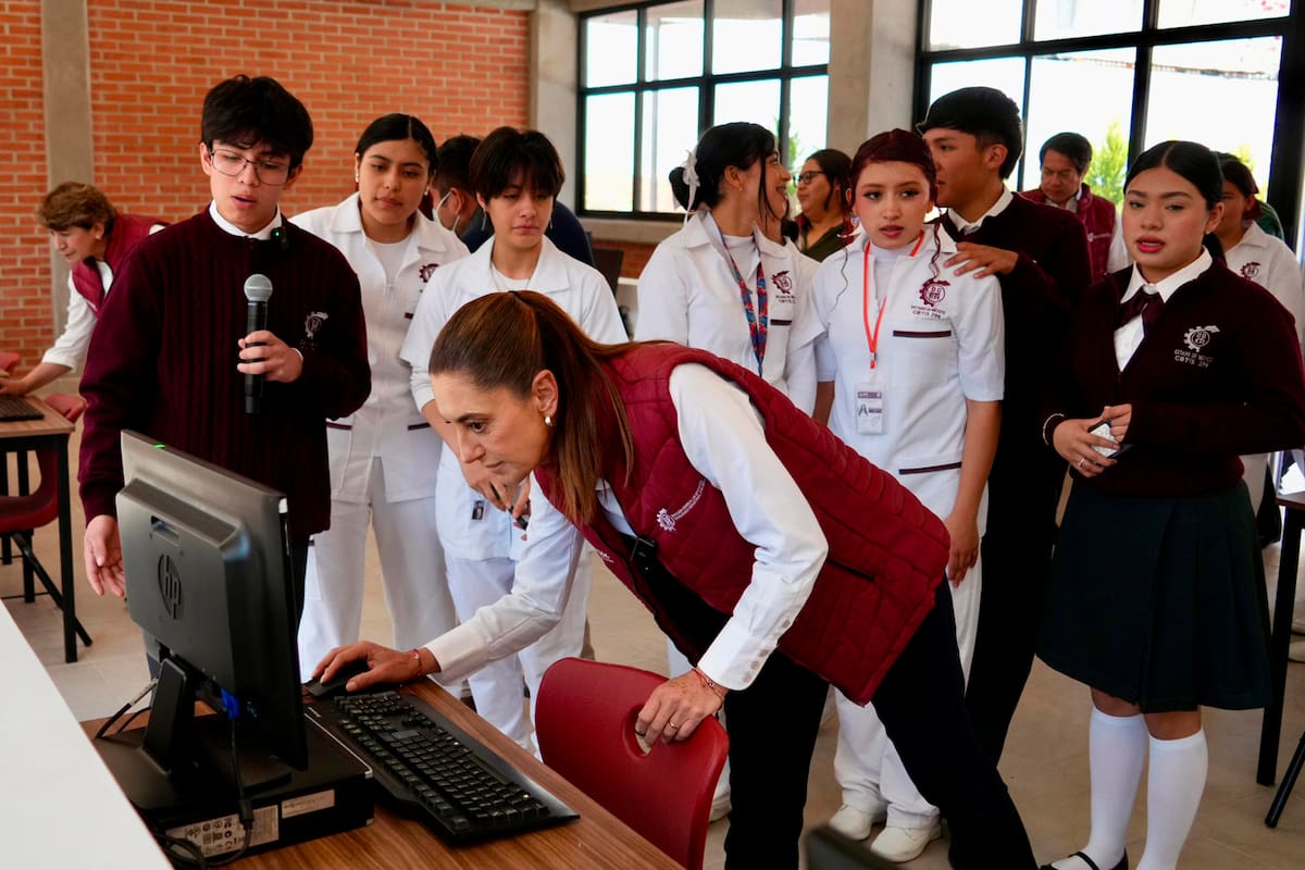 Sheinbaum llama a estudiantes del CBTis 296 a terminar la preparatoria y promete apoyo para evitar deserción, acoso y consumo de drogas