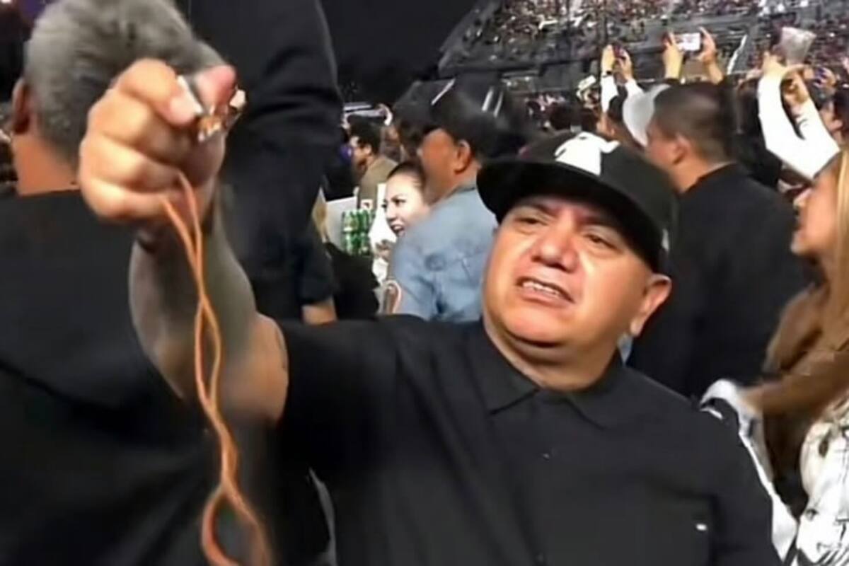 VIDEO: Fan de Caifanes esparce cenizas de su amigo durante el concierto