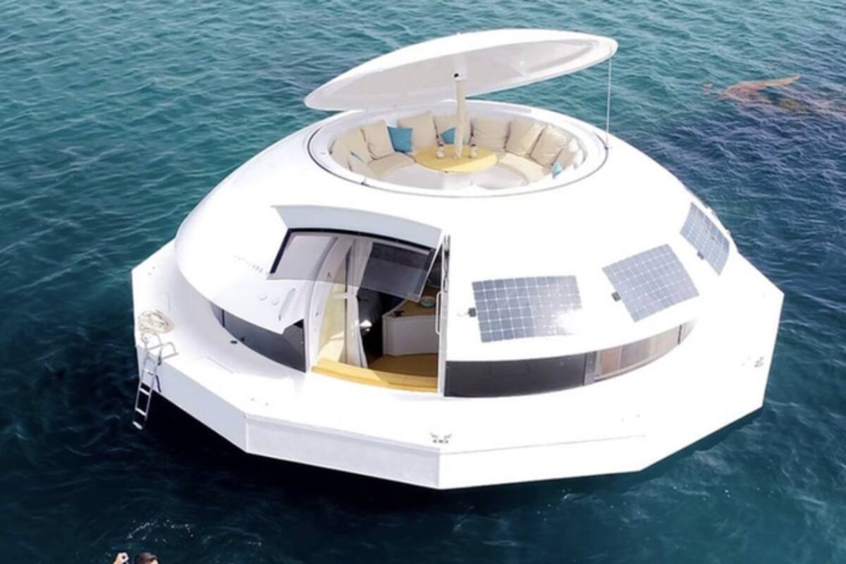 Puedes alquilar una cápsula de fiesta flotante que puede navegar alrededor del mundo