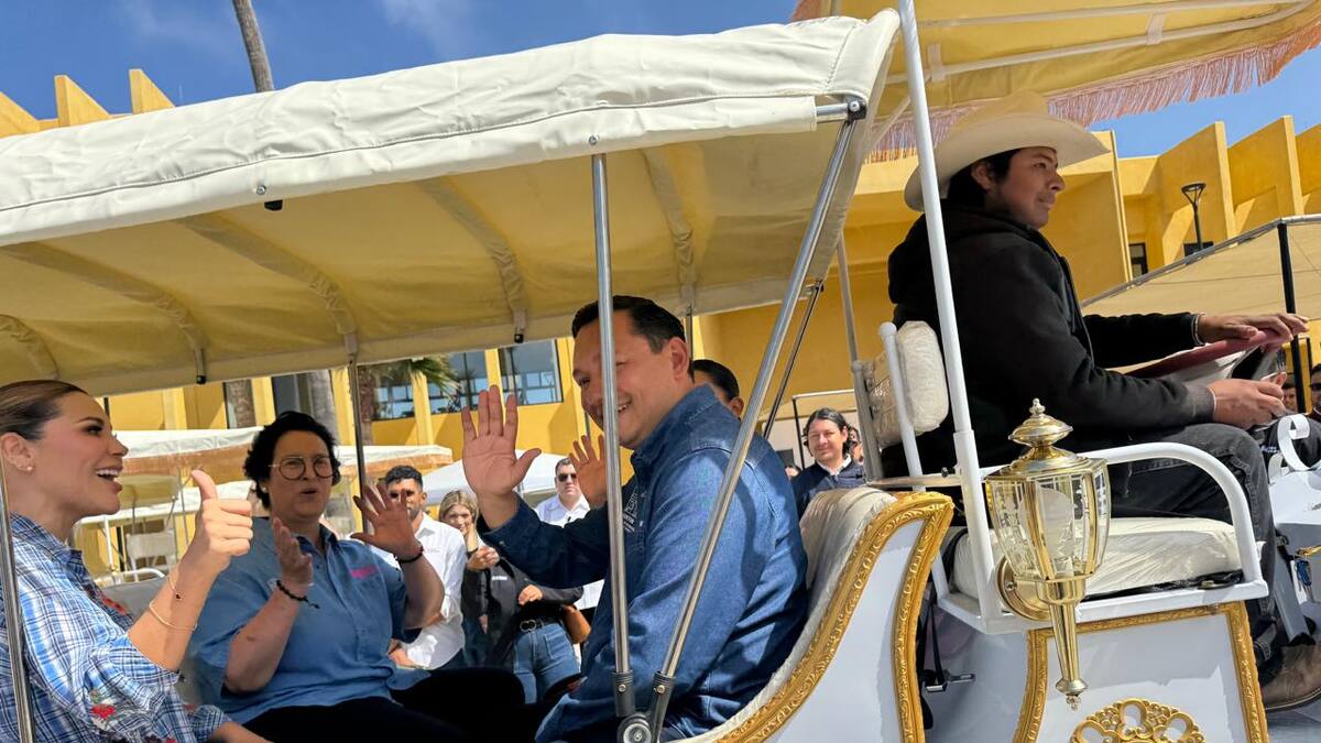 Rosarito dice adiós a las calandrias con caballos; Marina del Pilar entrega cuatro carruajes eléctricos