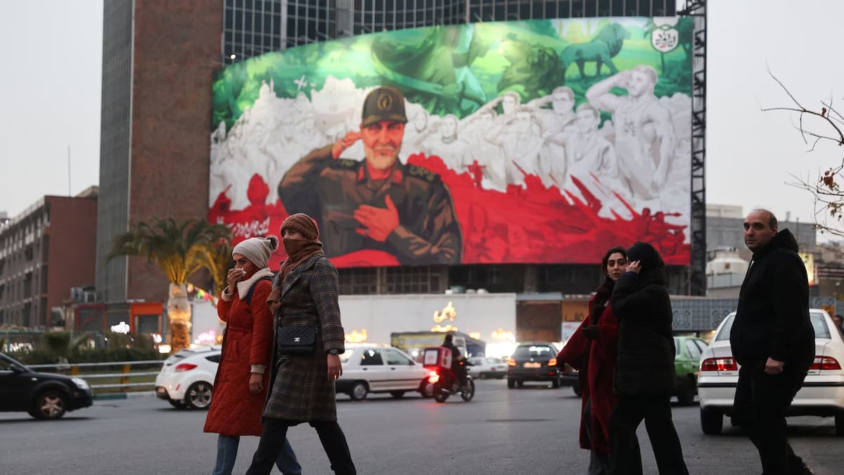 Las tensiones escalan en Medio Oriente tras amenazas de represalias que incluirían afectar rutas clave del petróleo mundial. /Reuters