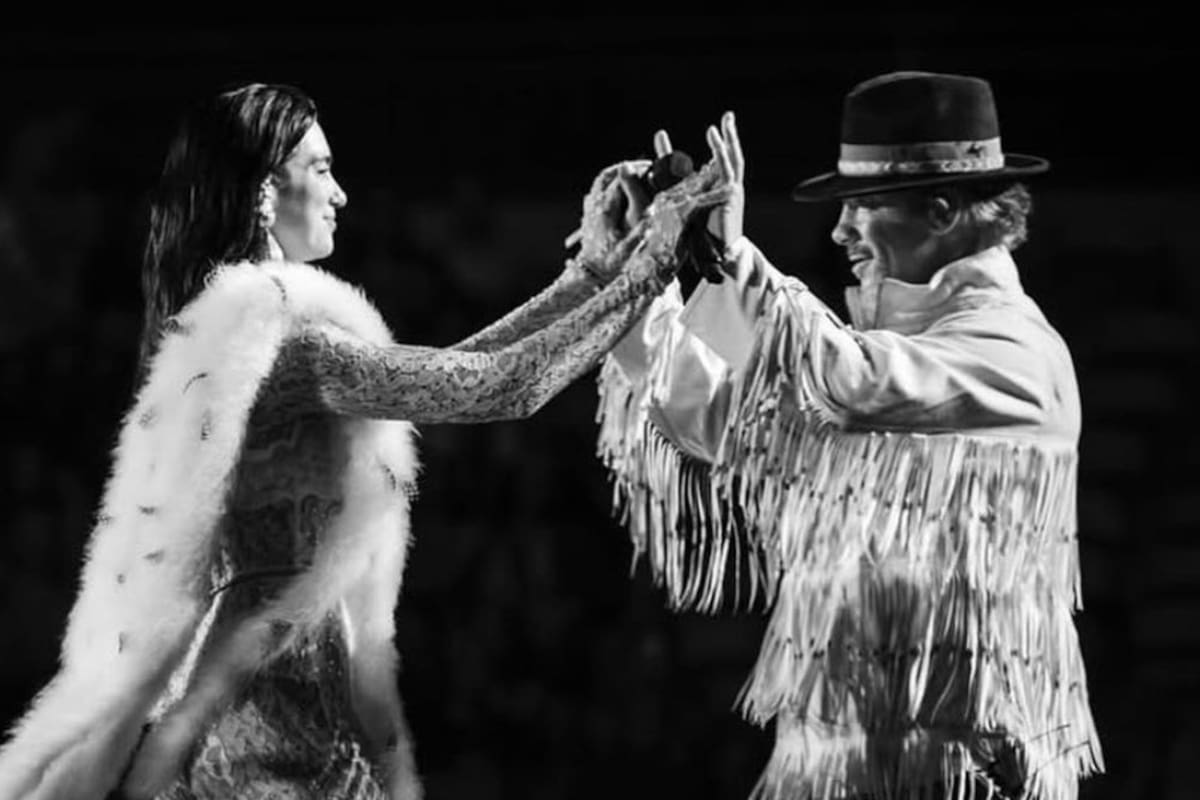 Jay Kay, del grupo Jamiroquai, reaparece en los escenarios junto a Dua Lipa y lanza un mensaje por la paz