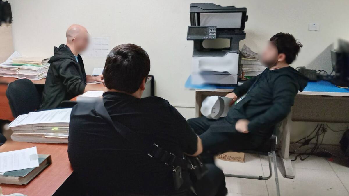 Luis R. Conriquez comparece en la Fiscalía de Jalisco por cantar narcocorridos