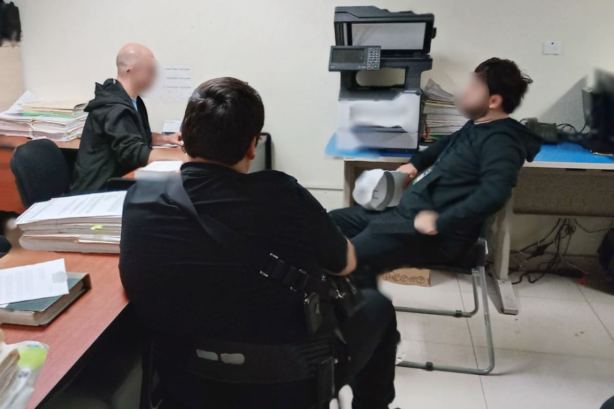 Luis R. Conriquez comparece en la Fiscalía de Jalisco por cantar narcocorridos