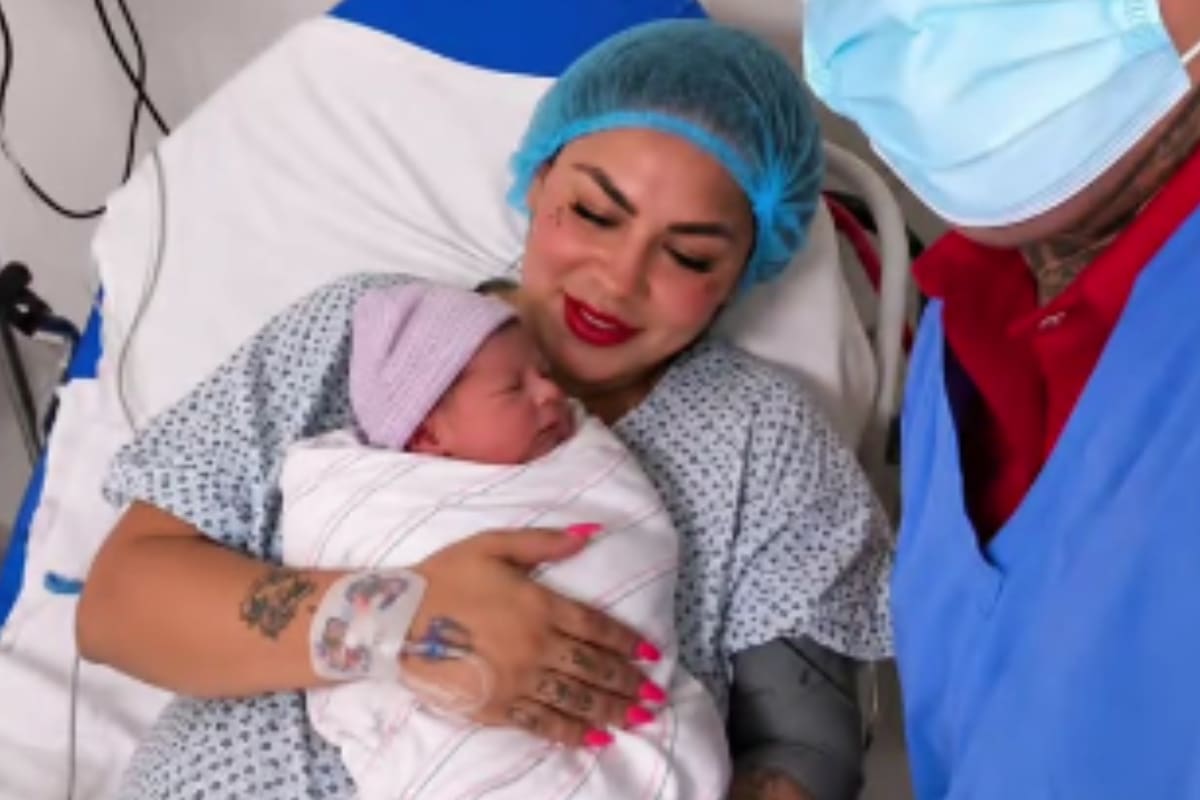 Mona y Geros anuncian el nacimiento de su primer bebé y comparten sus primeras imágenes
