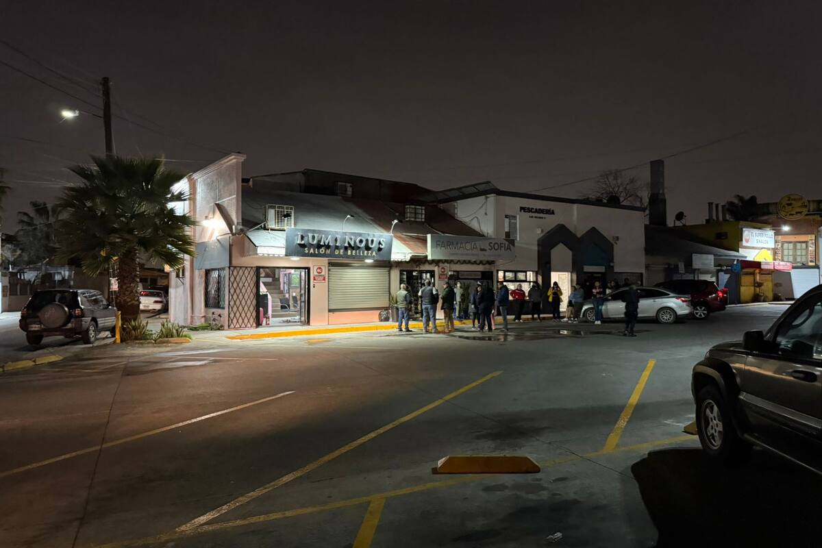 Provocan un incendio en farmacia