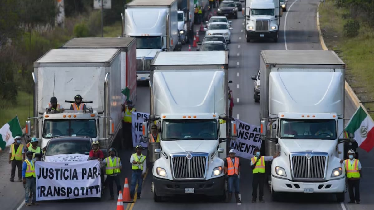 Desde temprano, transportistas comenzaron bloqueos en carreteras clave, afectando la circulación en distintos puntos del país. /El Universal
